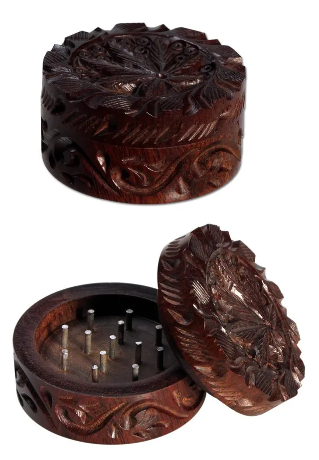 Plantadiscount Parafernalia Rosewood Grinder Leaf 2-part carved grinder in palissandro